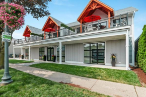 The Brick and Mortar Collection - Upscale Group Getaway - Walk-Out Balcony in Each Loft - Downtown